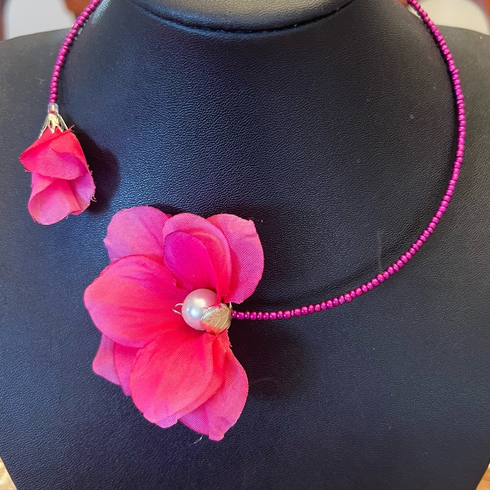 Vibrant Pink Floral Necklace with Pearl Accent